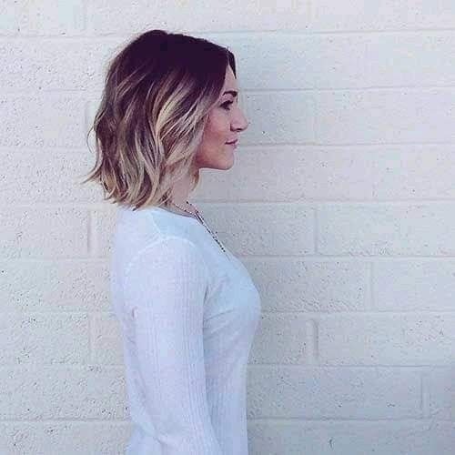 27 Balayages stylées sur cheveux mi-longs 25 27 Balayages stylées sur cheveux mi-longs 25