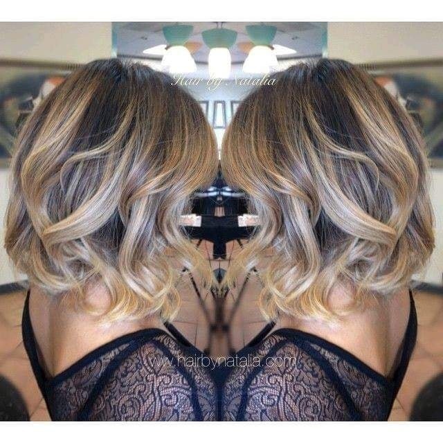 27 Balayages stylées sur cheveux mi-longs 27 27 Balayages stylées sur cheveux mi-longs 27
