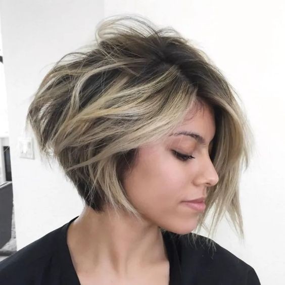 Carré plongeant asymétrique : 19 modèles pour un nouveau style 6 Carré plongeant asymétrique : 19 modèles pour un nouveau style 6