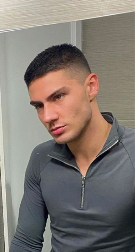 Coupe Courte Homme : 41 idées pour une coupe unique 19 Coupe Courte Homme : 41 idées pour une coupe unique 19