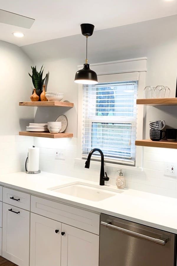 22+ Meilleures idées d'étagères flottantes pour 2023 9 floating shelf by window