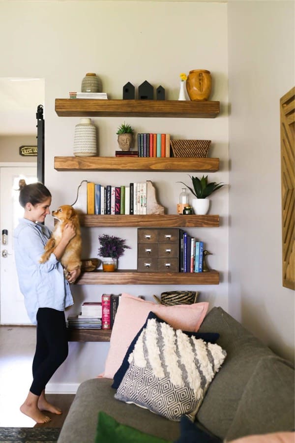 22+ Meilleures idées d'étagères flottantes pour 2023 15 tall floating shelf ideas