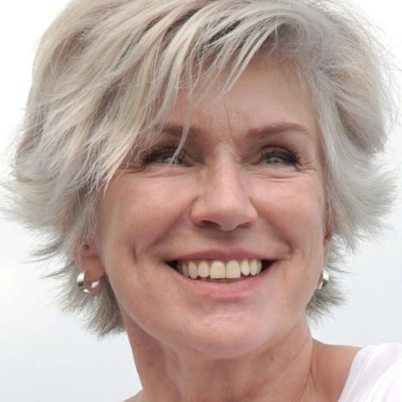 Quelle coupe à faible entretien pour les femmes de 60 ans aux cheveux fins ? 14 Quelle coupe à faible entretien pour les femmes de 60 ans aux cheveux fins ? 14