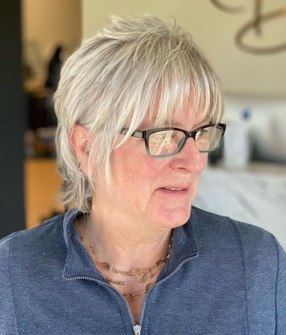 Quelle coupe à faible entretien pour les femmes de 60 ans aux cheveux fins ? 16 Quelle coupe à faible entretien pour les femmes de 60 ans aux cheveux fins ? 16