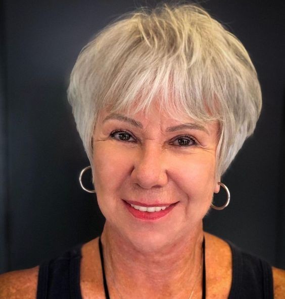 Quelle coupe à faible entretien pour les femmes de 60 ans aux cheveux fins ? 19 Quelle coupe à faible entretien pour les femmes de 60 ans aux cheveux fins ? 19