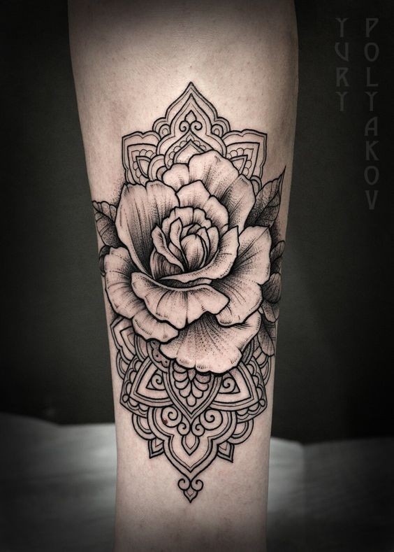 19 belles idées de tatouages mandala pour femme 9 19 belles idées de tatouages mandala pour femme 9