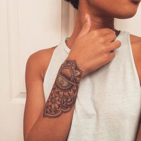 19 belles idées de tatouages mandala pour femme 11 19 belles idées de tatouages mandala pour femme 11