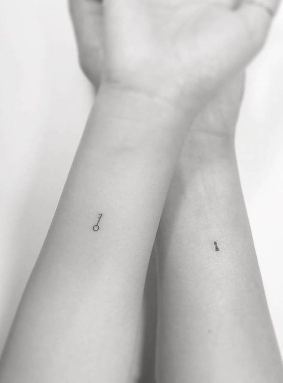 Tatouage sœur minimaliste : Les 31 tatouages ??assortis les plus cool dont vous avez besoin 12
