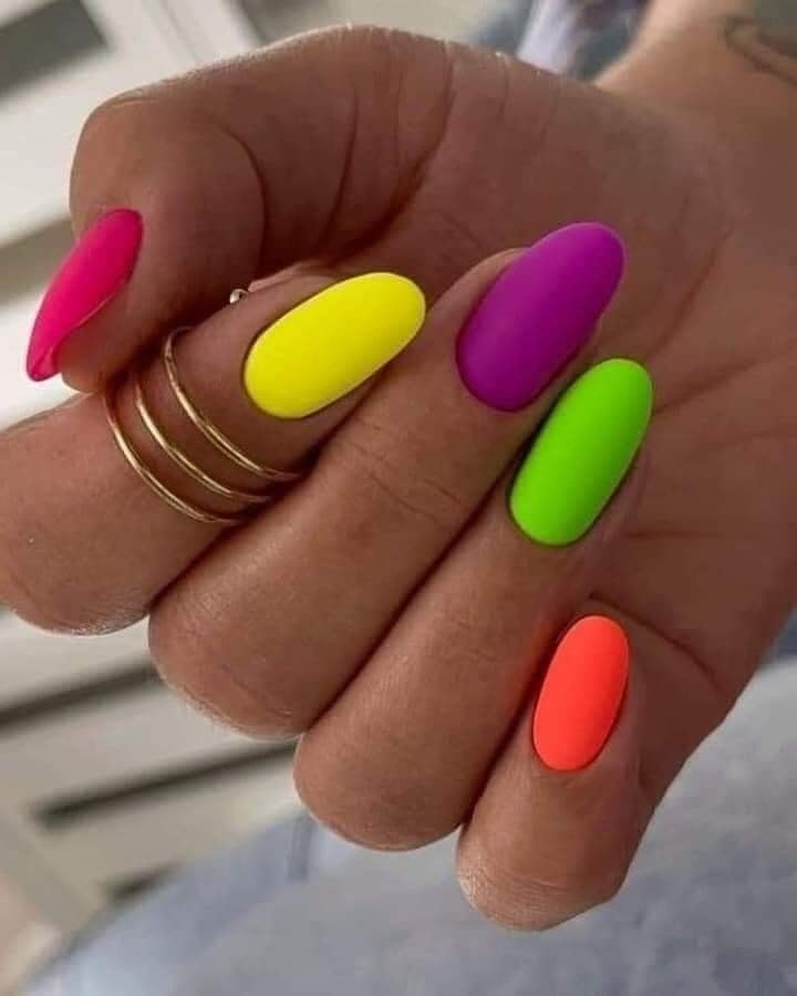 27 idées de nail art pour des ongles colorés 18 27 idées de nail art pour des ongles colorés 18