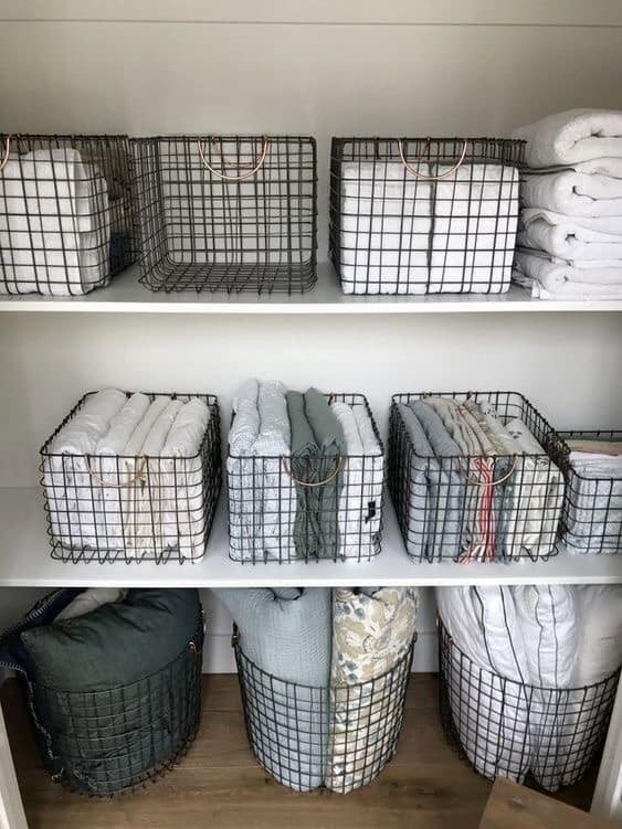 9 étapes simples pour transformer tes placards grâce à l'utilisation ingénieuse de paniers 3 9 étapes simples pour transformer tes placards grâce à l'utilisation ingénieuse de paniers 3