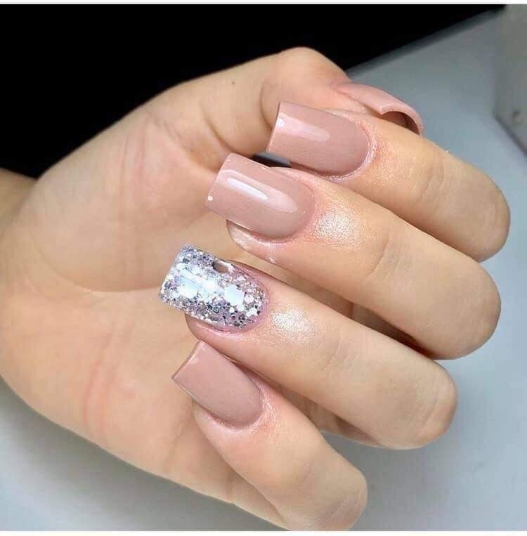 13 idées d'ongles dans les tons tendances 3