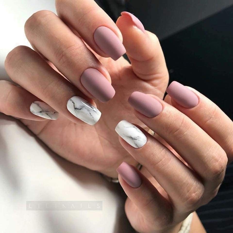 13 idées d'ongles dans les tons tendances 5