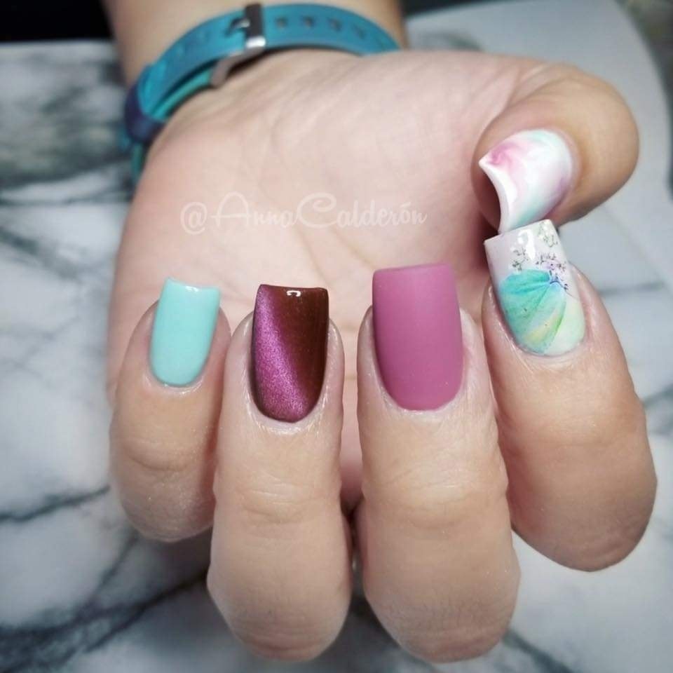 13 idées d'ongles dans les tons tendances 13