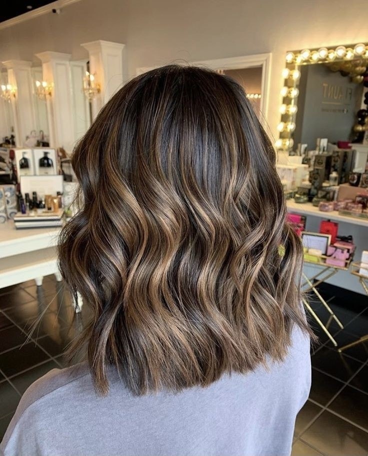 27 Balayages stylées sur cheveux mi-longs 4 27 Balayages stylées sur cheveux mi-longs 4