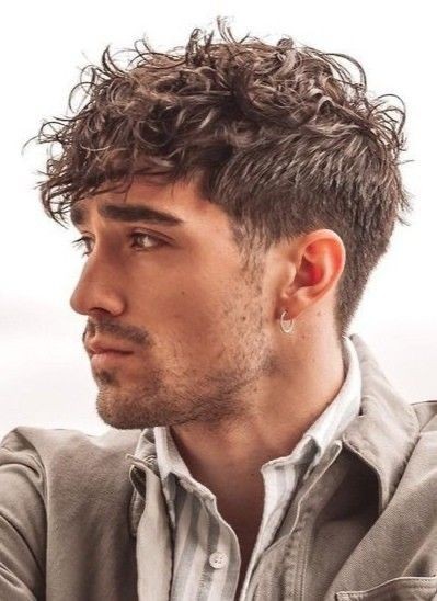 Top 8 des coupes pour les hommes aux cheveux bouclés