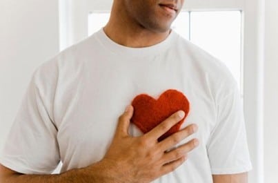 17 signes d'un homme amoureux en silence qui le trahissent 3 17 signes d'un homme amoureux en silence qui le trahissent 3