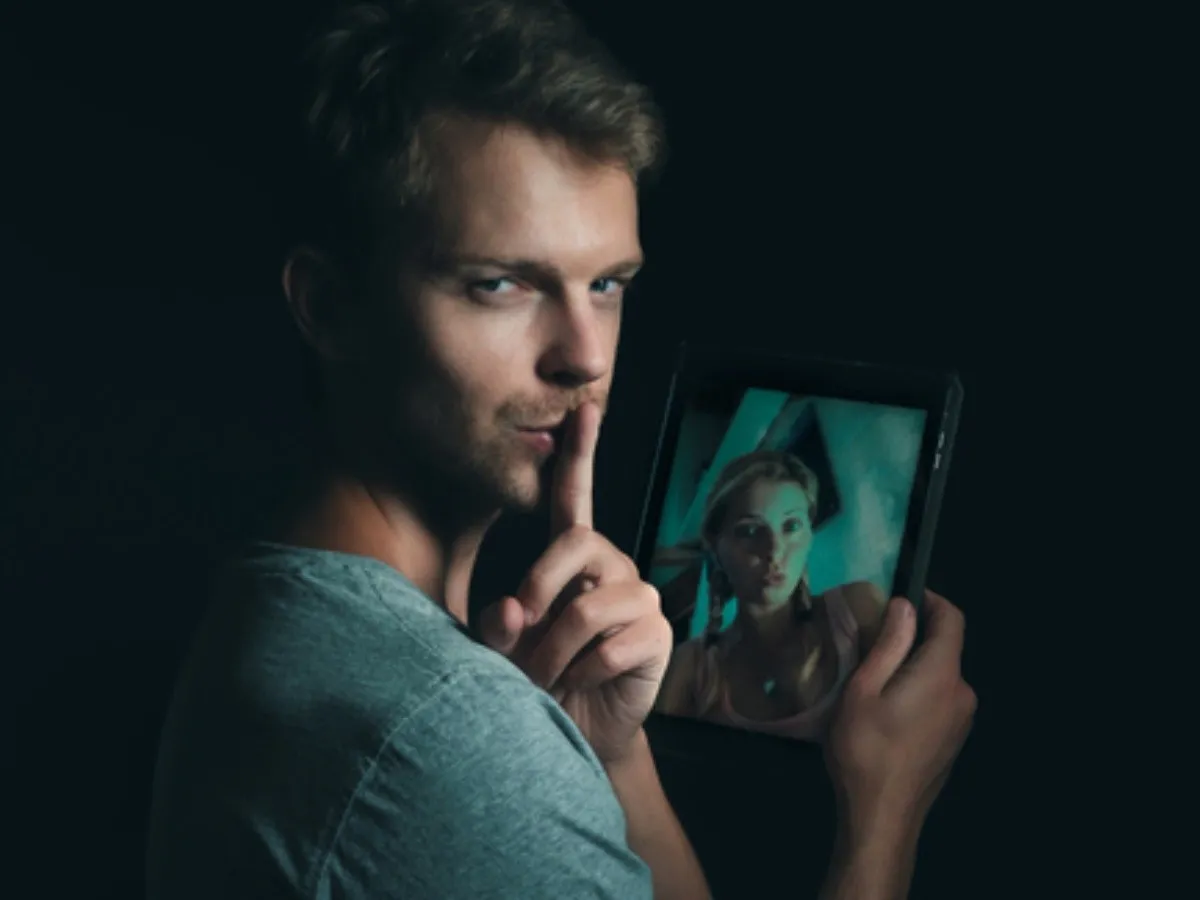 Pourquoi un homme cache qu'il a une copine ? 12 Pourquoi un homme cache qu'il a une copine ? 12