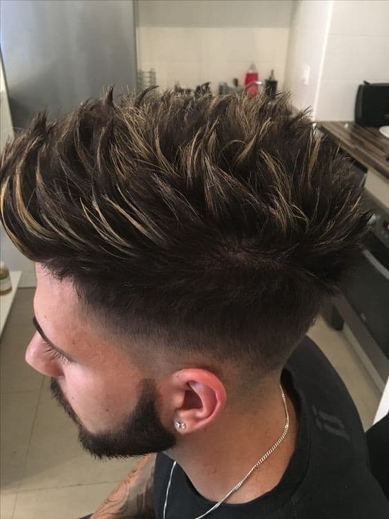 23 coupes de cheveux mi-décolorées pour hommes en 2023 2 23 coupes de cheveux mi-décolorées pour hommes en 2023 2