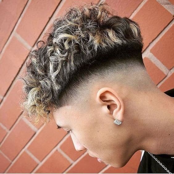 23 coupes de cheveux mi-décolorées pour hommes en 2023 5 23 coupes de cheveux mi-décolorées pour hommes en 2023 5