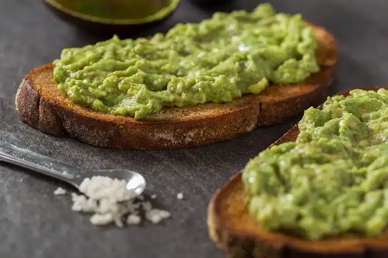Arrêtez de dépenser en avocats : apprenez à les faire pousser dans un petit pot à la maison 6 Arrêtez de dépenser en avocats : apprenez à les faire pousser dans un petit pot à la maison 6