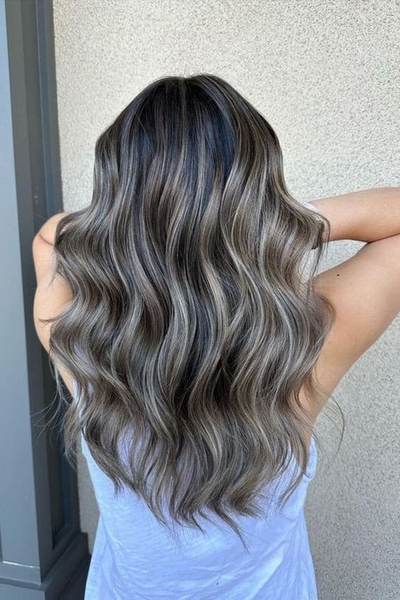 Blond foncé : Nos 22 Modèles Tendances en 2023 7 Blond foncé : Nos 22 Modèles Tendances en 2023 7