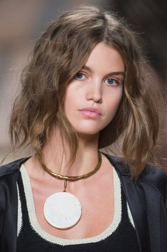Blond foncé : Nos 22 Modèles Tendances en 2023 4 Blond foncé : Nos 22 Modèles Tendances en 2023 4