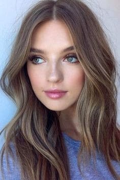 Blond foncé : Nos 22 Modèles Tendances en 2023 11 Blond foncé : Nos 22 Modèles Tendances en 2023 11