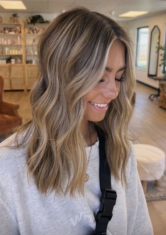 Blond foncé : Nos 22 Modèles Tendances en 2023 21 Blond foncé : Nos 22 Modèles Tendances en 2023 21