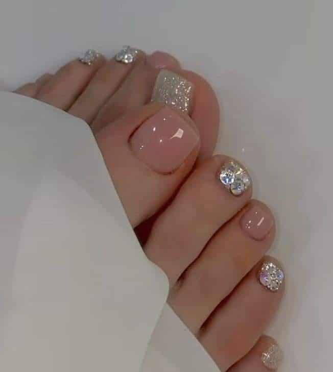 Pédicure été 2023 : La beauté commence par les ongles des pieds 16 Pédicure été 2023 : La beauté commence par les ongles des pieds 16