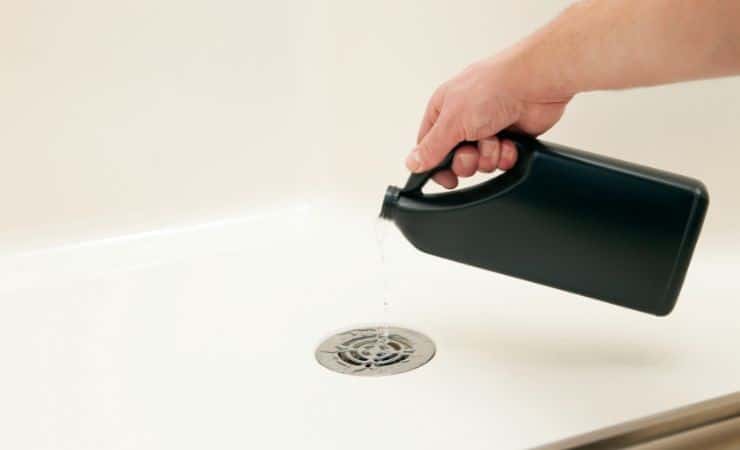 Solutions naturelles pour éliminer les odeurs du caniveau de douche 3