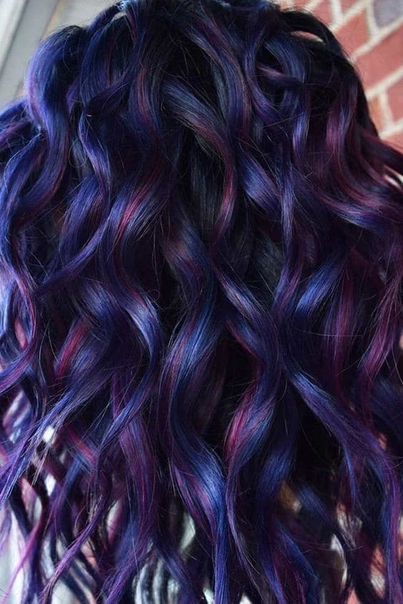 Couleur de cheveux prune : Nos 23 plus beaux modèles en 2023 18 Couleur de cheveux prune : Nos 23 plus beaux modèles en 2023 18