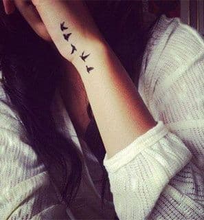 22 Top idées de tatouages main pour femme en 2023 3 22 Top idées de tatouages main pour femme en 2023 3