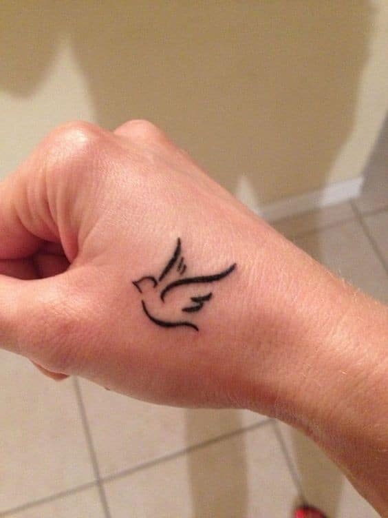 22 Top idées de tatouages main pour femme en 2023 9 22 Top idées de tatouages main pour femme en 2023 9