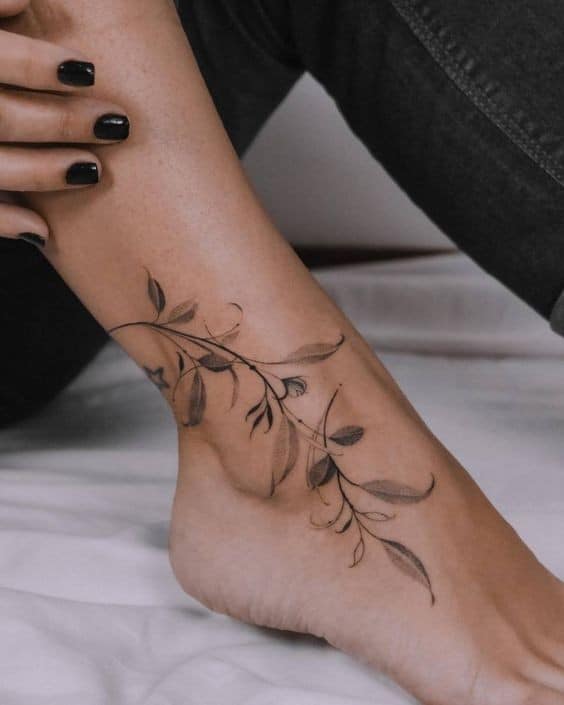 22 Top idées de tatouages polynésiens pour femme 2
