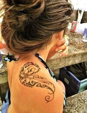 22 Top idées de tatouages polynésiens pour femme 14