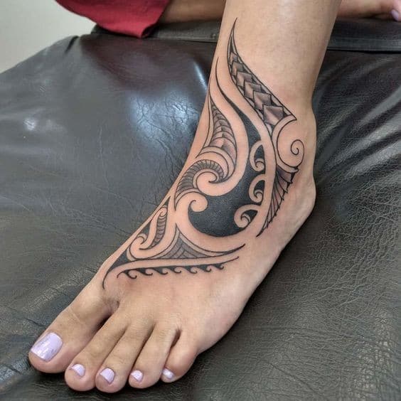 22 Top idées de tatouages polynésiens pour femme 22