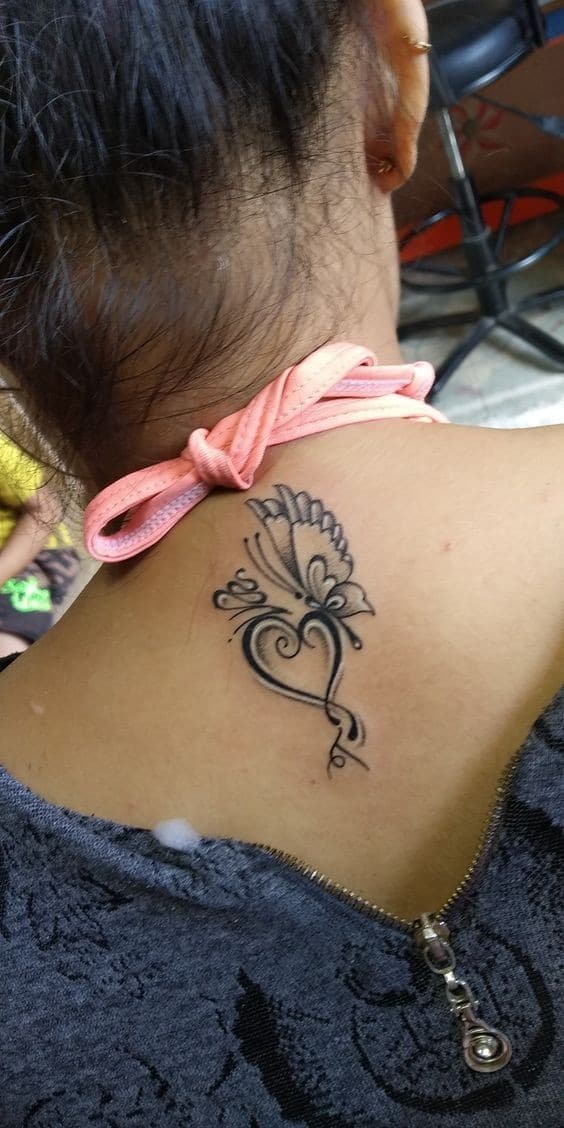 22 Top idées de tatouages polynésiens pour femme 5