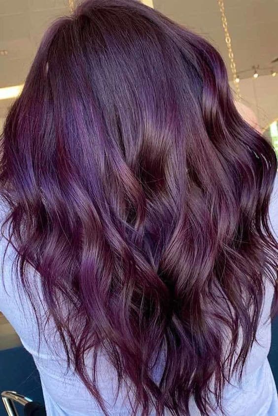 Couleur de cheveux prune : Nos 23 plus beaux modèles en 2023 10 Couleur de cheveux prune : Nos 23 plus beaux modèles en 2023 10