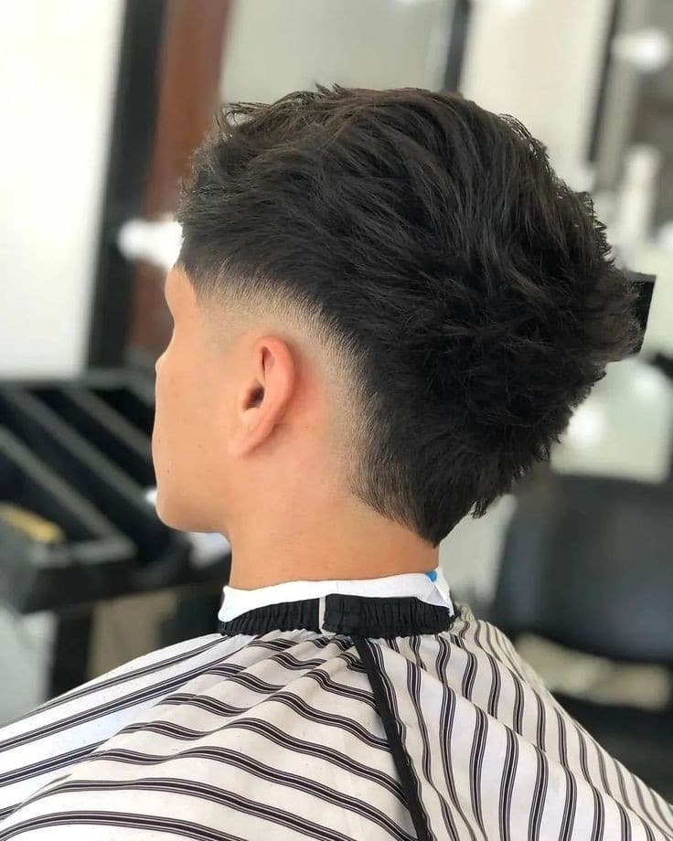 33 Coupes taper mood fade mi-long homme 2023 4 33 Coupes taper mood fade mi-long homme 2023 4