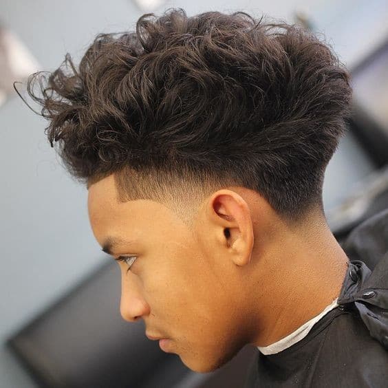 33 Coupes taper mood fade mi-long homme 2023 28 33 Coupes taper mood fade mi-long homme 2023 28