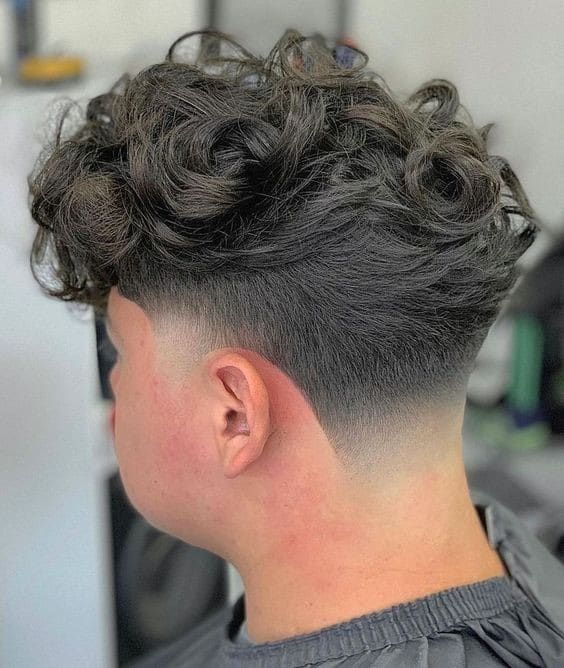 33 Coupes taper mood fade mi-long homme 2023 29 33 Coupes taper mood fade mi-long homme 2023 29