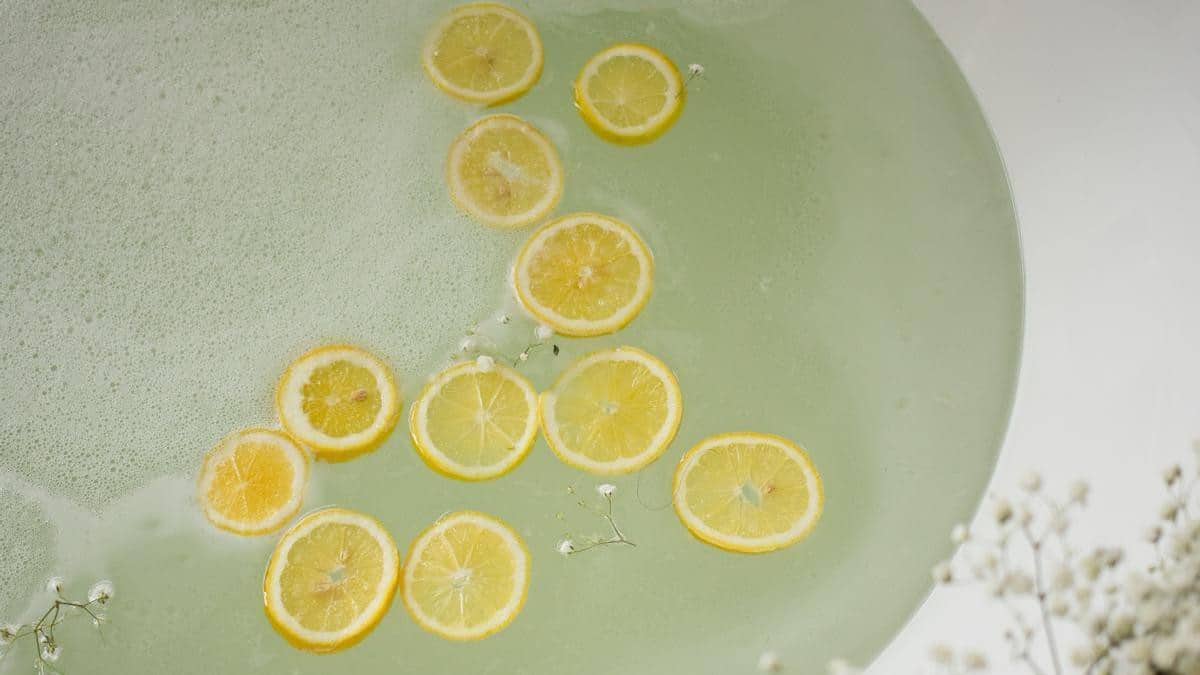 Les Vertus du Citron: Découvrez des Astuces Économiques pour une Salle de Bain Impeccable! 2