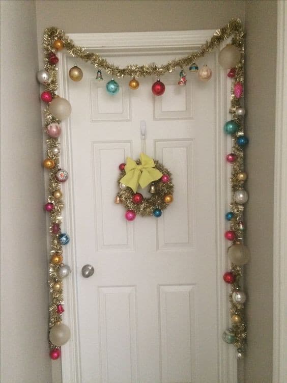 10 idées pour décorer la porte d'entrée pour Noël 8