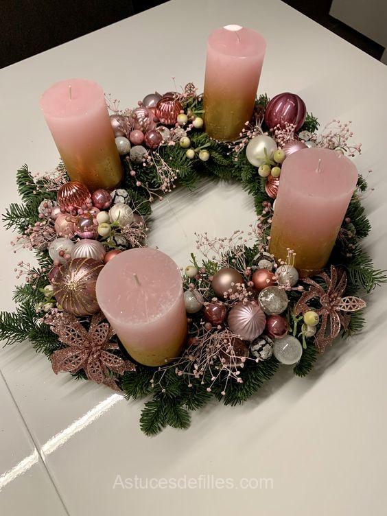 Centres de Table Roses : 13 Idées Éblouissantes pour Noël 12 Centres de Table Roses : 13 Idées Éblouissantes pour Noël 12