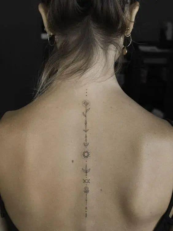16 Tatouages minimalistes dos pour femme 1 16 Tatouages minimalistes dos pour femme 1