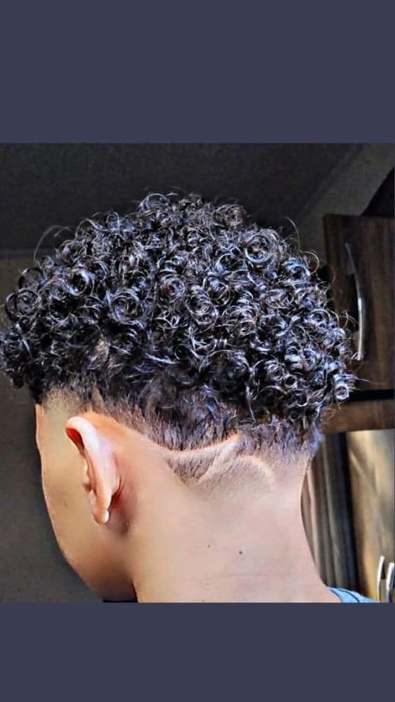 50 Coupes Curly hair pour homme en 2023 17