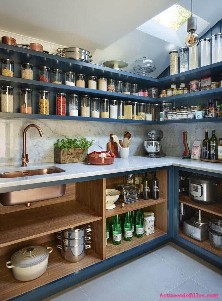 17 idées pour décorer et aménager une cuisine avec des étagères intelligentes 17