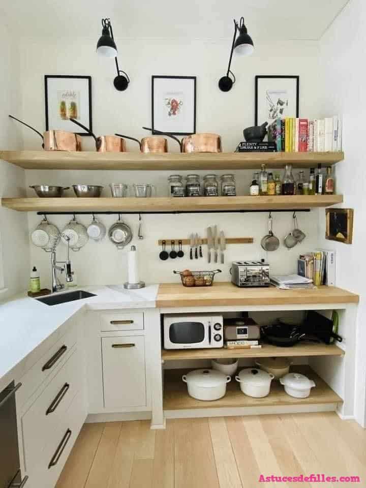 17 idées pour décorer et aménager une cuisine avec des étagères intelligentes 9