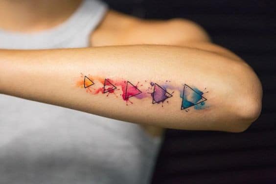 23 Top idées de tatouages féminins colorés 22
