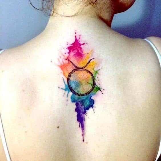 23 Top idées de tatouages féminins colorés 9